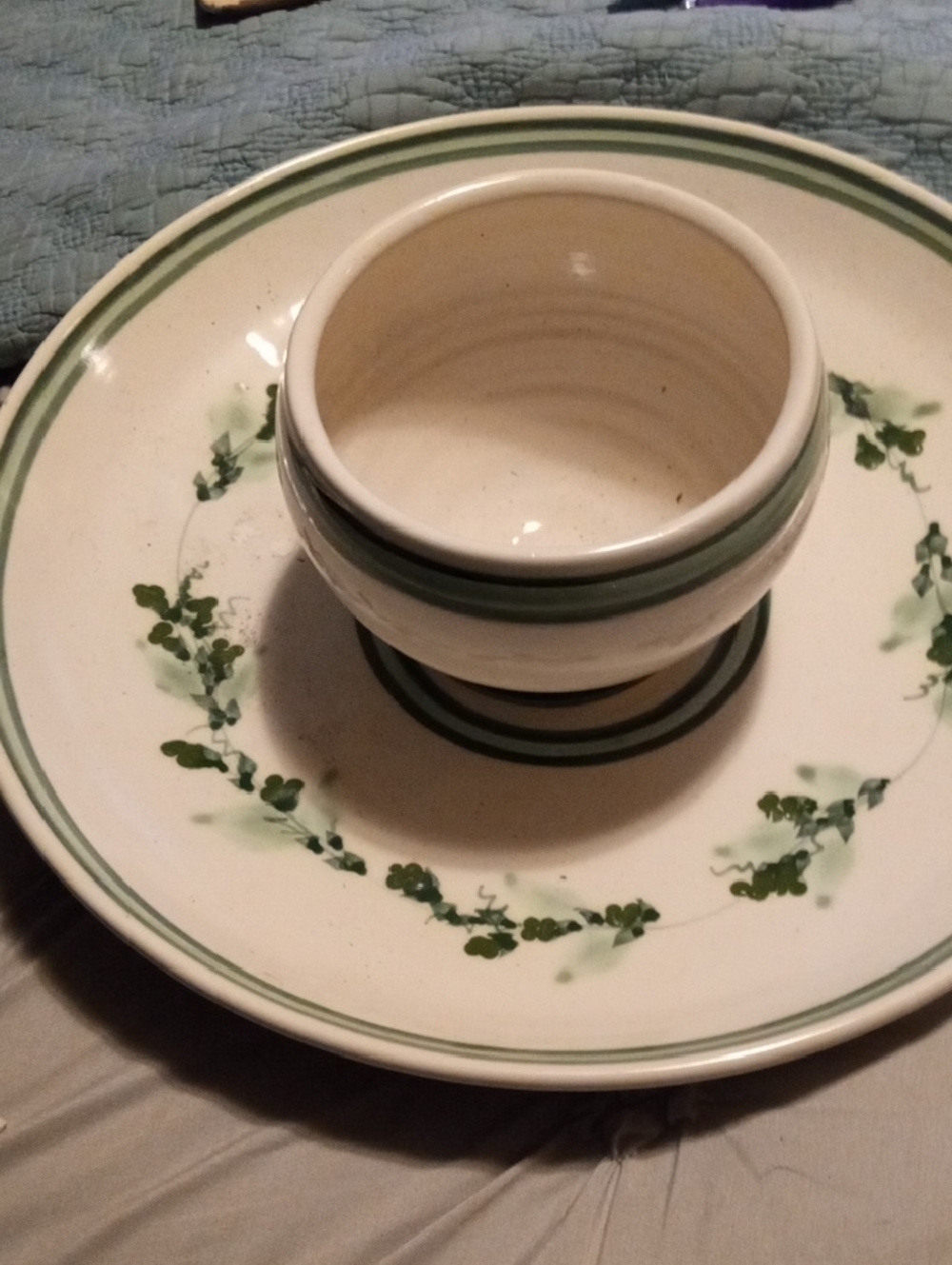 Source Unknown Cream and Green Ceramic Serving Bowl with Ivy Motif